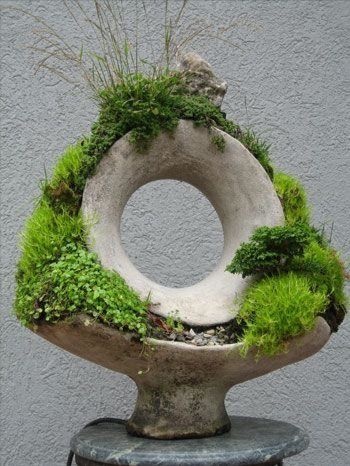 The look pays attention to details!! #homeaccessories #interiordesign #designideas #modernaccessories #decor #homedecor #interiordesigninspiration #accessoriesideas Deco Nature, Moss Garden, Concrete Art, Deco Floral, Mini Garden, Ikebana, Garden Projects, Yard Art, Garden Inspiration