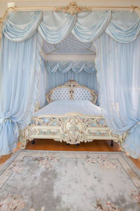 Victorian Bedroom Aesthetic, Royal Room, Disney Room Decor, Victorian Bedroom, Pastel Room, Cute Bedroom Decor, Stylish Bedroom, Dream Room Inspiration, Master Bedrooms Decor