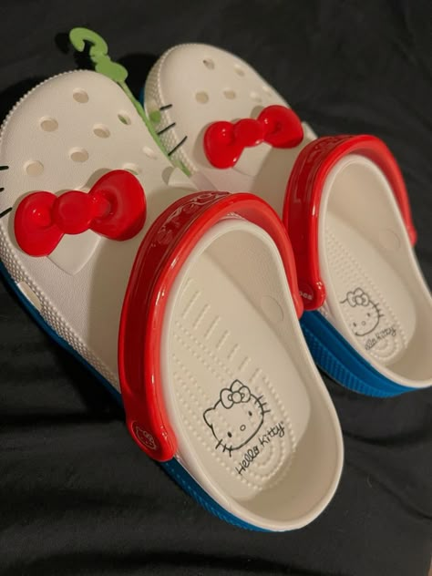 Hello Kitty Crocs, Hello Kitty Merchandise, Crocs Fashion, Hello Kitty Shoes, Hello Kitty House, Kitty Clothes, Hello Kitty Clothes, Hello Kitty Themes, Pretty Shoes Sneakers