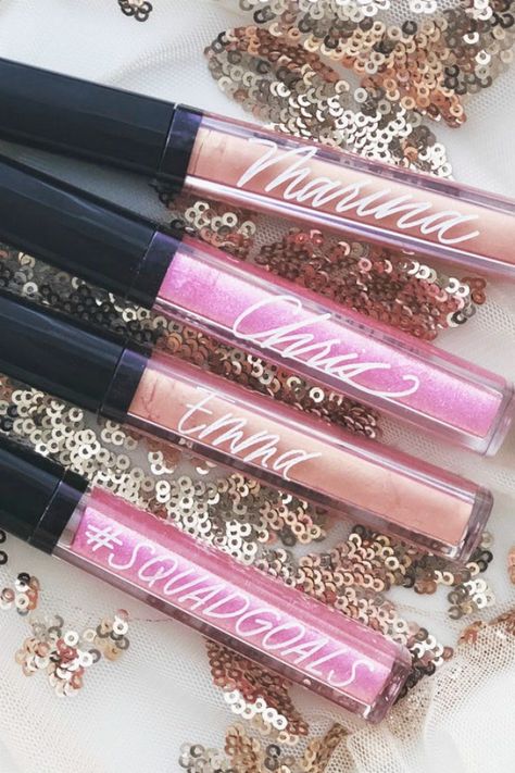 Every woman loves to look her best so how about treating each one of your guests to a fabulous personalized lipgloss that they could keep in the purse and have it hand when they ever they need to look perfect?￼ You can choose from two different tones, pink kisses, and seduction. Each one made from a blend of mango and shea butter designed to help hydrate and condition lips. See more  party ideas and share yours on CatchMyParty.com #catchmyparty #partyideas #40thbirthdayparty #40thpartyfavors # l Sweet Sixteen Party Favors, 40th Birthday Wine, Pink Kisses, 40th Birthday Party Favors, Birthday Wine Bottle Labels, Teenager Party, Sweet 16 Party Favors, Candle Party Favors, Girly Birthday