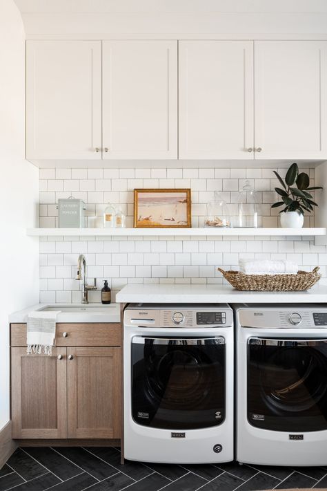 Elegant Laundry Room, Garage Laundry Rooms, Laundry Room Ideas Small Space, Garage Laundry, Dream Laundry Room, Laundry Room Sink, Mudroom Laundry Room, Laundry Room Layouts, Laundry Room Renovation