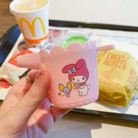 😋 Enjoying our McDonald's x Sanrio Characters Happy Meal! 🍟🍔 We got this cute My Melody watering container for plants & flowers! 🌼🍃 What's the Happy Meal toy in your country? 😻 #mcdonaldsjapan #mcdojapan #mcdosanrio #mcdohappymeal #mcdohappymealtoy #sanrio #sanrionjapan Sanrio Mcdonalds, Kawaii Desserts, Cute My Melody, Sanrio Stuff, Kawaii Things, Kawaii Room Decor, Cute Animal Drawings Kawaii, Hello Kitty My Melody, Happy Meal Toys