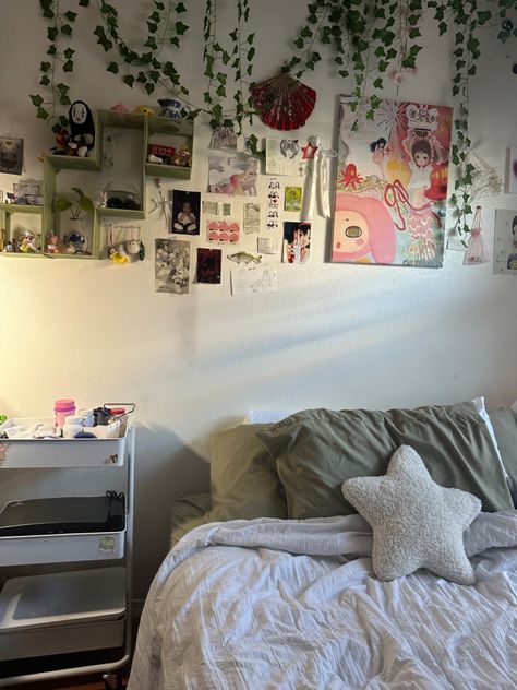 Anime Rooms, College Dorm Room Inspiration, Aesthetic Room Ideas, Dorm Room Inspiration, Room Desk, Cute Room Ideas, Pretty Room, Dreamy Room, Dream Room Inspiration