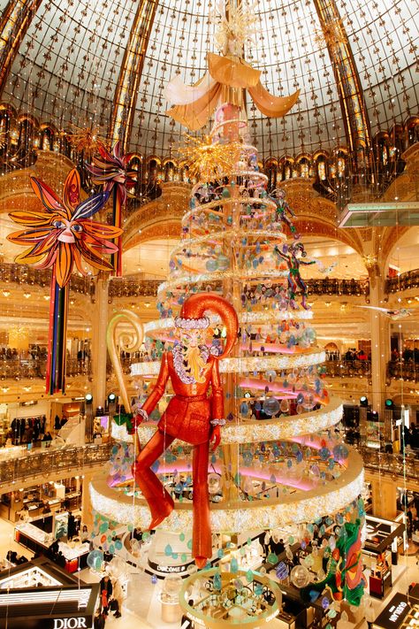 Paris at Christmas: Galeries LaFayette Christmas Tree Display Best Coffee In Paris, Paris Christmas Market, Paris At Christmas, Best Hotels In Paris, Rainy Day In Paris, Paris Trip Planning, Christmas Tree Display, Coffee In Paris, Paris Things To Do