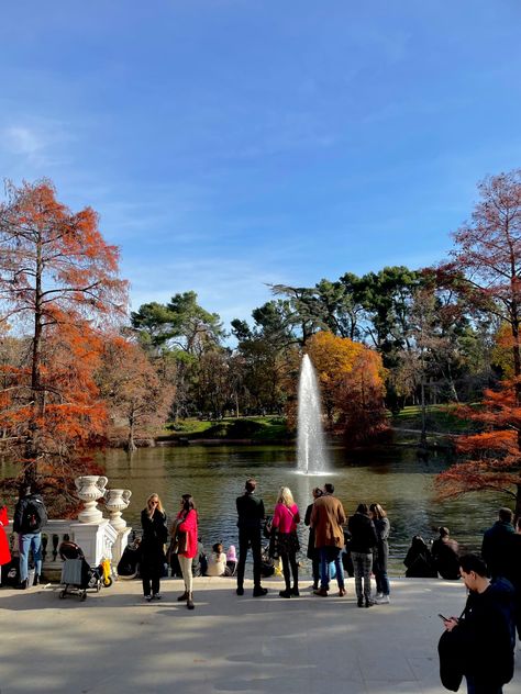 Madrid In Fall, Fall In Spain, Madrid In Winter, Madrid Autumn, Madrid Winter, Portugal Winter, Spain Autumn, Madrid Aesthetic, September Mood