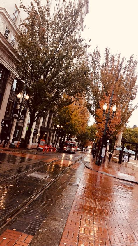 Portland In The Fall, Portland Oregon Fall, Portland Oregon Fall Aesthetic, Oregon Small Town Aesthetic, Oregon Town Aesthetic, Rainy Oregon, Portland Oregon Travel, City Life Aesthetic, Rainy City