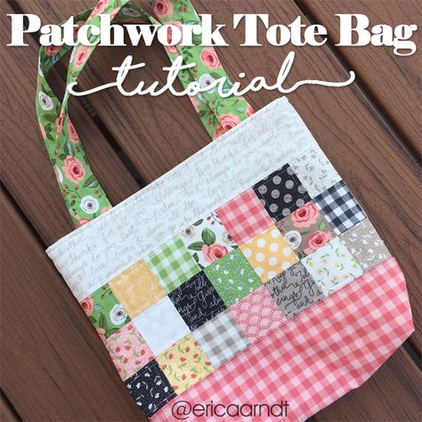 Patchwork Purses Ideas, Charm Pack Tote Bag Pattern, Charm Pack Projects Free Pattern, Quilted Patchwork Bag, Patchwork Tote Bag Pattern, Quilt Bags And Totes Patterns, Patchwork Tote Bags Free Pattern, Fat Quarter Tote Bag Free Pattern, Patchwork Bags Patterns Free