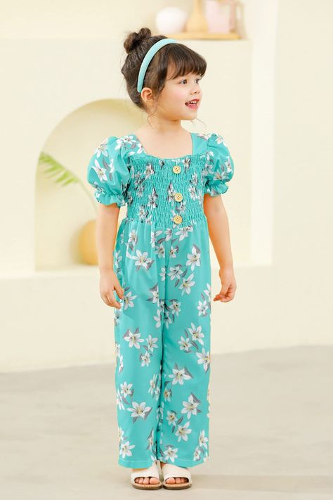 These toddler girl clothes are made of high-quality soft, breathable moisture-wicking cotton fabric, which is compact and strong in workmanship, wear-resistant and durable, washable and non-fading. Stylish floral prints and polka dot elements are combined with casual jumpsuits to create a unique style for girls. #toddle_girls #summer #jumpsuit Summer Jumpsuit, Dress Stylish, Kids Summer Fashion, Kids Fashion Dress, Boutique Dress Designs, Frocks For Girls, Boutique Dress, Frock Design