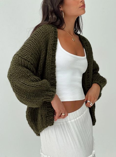 Lester Knit Cardigan Olive Oversized Chunky Cardigan, Trendy Fall Sweaters, Thick Sweater Outfit, Shirts To Wear Under Cardigans, Cute Cardigans Outfits, Clothes Sweaters & Cardigans, Knit Outfit For Women, Cute Cardigan Outfits Aesthetic, Grandpa Cardigan Outfit