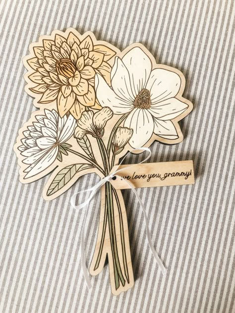 Mothers Day Wood Burning Ideas, Glowforge Mothers Day Gifts, Mother’s Day Laser Ideas, Mothers Day Wood Projects, Wooden Mothers Day Gifts, Wooden Bouquet, Wood Laser Ideas, Diy Laser Cut, Mother's Day Bouquet