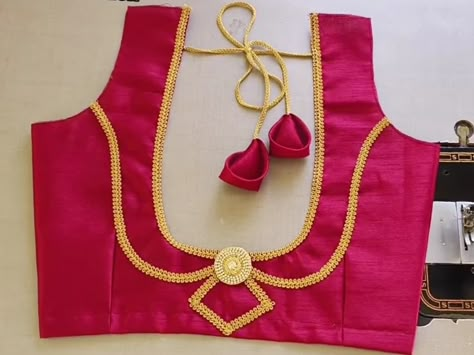 Lase Work Blouse Designs, Lace Work Blouse Designs, Simple Lace Design, ब्लाउज बैक नेक डिजाइन, Latest Blouse Neck Designs, Brocade Blouse Designs, Work Blouse Designs, Lace Blouse Design, Patch Work Blouse Designs