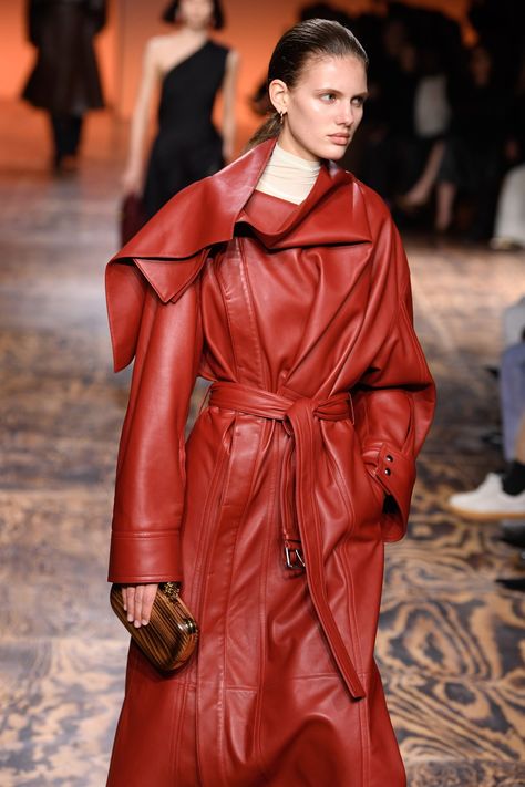 Fall Trend 2024: Ladylike [PHOTOS] Michael Kors Fall, Fall Trend, Trend 2024, Winter Trends, Trends 2024, Colored Leather, Carolina Herrera, Fall 2024, Fall Trends