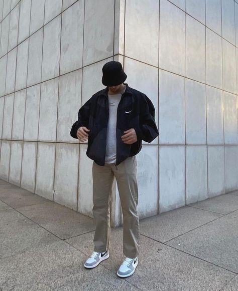 Bucket Hat Outfit Mens Streetwear, Mens Spring Outfit, Jordan Outfits For Men, Nike Windbreaker Outfit, Mens Spring Outfits, Nike Outfits Men, Jordan 1 Outfit Men, Jordans Outfit For Men, Fashion Aesthetic Outfits