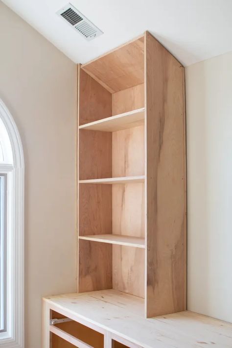 Base Kitchen Cabinets, Diy Kast, Diy Bookshelves, Office Built Ins, Built In Shelves Living Room, Living Room Built Ins, Diy Playbook, Bookshelves Diy, Built In Bookcase