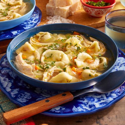 chicken tortellini soup recipe Chicken Tortellini Soup, Chicken Tortellini, Fall Soup Recipes, Dumplings For Soup, Fall Soups, Winter Soups, Tortellini Soup, Cheese Tortellini, Soup Season