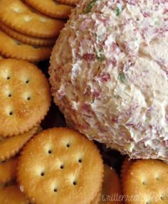 This Dried Beef Ball Recipe is a quick and easy appetizer that pleases every crowd! Beef Balls Recipe, Beef Ball, Cream Cheese Appetizer, Dried Beef, Ball Recipes, Diy Easy Recipes, Quick And Easy Appetizers, Cheese Ball Recipes, Finger Food Appetizers