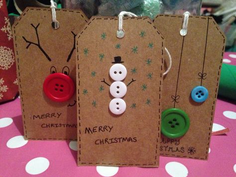 Christmas button gift tags Button Gift Tags Christmas, Christmas Gift Tags Made With Buttons, Christmas Button Gift Tags, Button Tags Christmas, Christmas Card Buttons, Reindeer Button Card, Christmas Button Crafts, Christmas Tags Handmade, Xmas Gift Tags