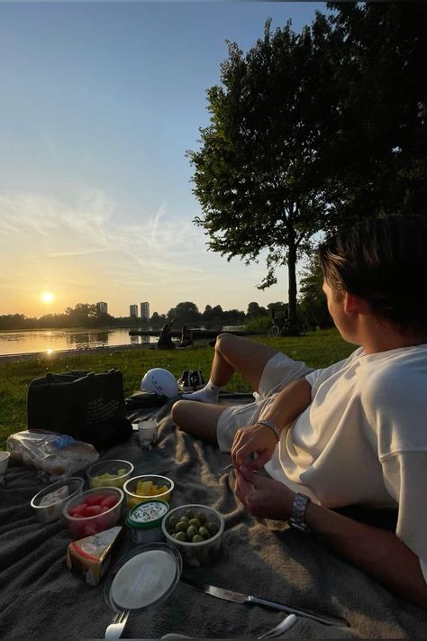 Sunset Date Aesthetic Picknick, Picknick Food, Sunset Date, Dream Dates, Cute Date Ideas, Dream Date, Foto Ideas Instagram, Photo Couple, Dream Lifestyle