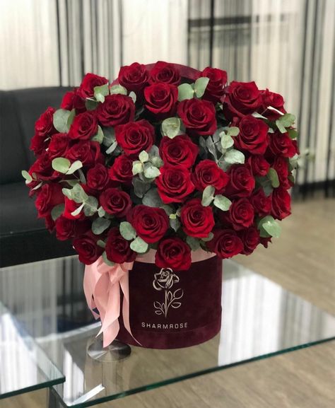 Flower Arrangements With Red Roses, Valentines Day Flower Arrangements, Party Flower Arrangements, Bouquet Flowers Wedding, Floral Arrangement Ideas, Luxury Flower Arrangement, Valentine Flower Arrangements, Basket Flower Arrangements, Flower Shop Decor