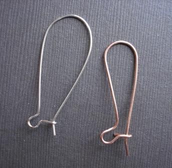 Kidney Ear Wire Earrings Diy, Earring Wires Tutorial, Kidney Ear Wire Earrings, Come Intrecciare, Wire Tutorials, Wire Jewelry Tutorial, Diy Jewelry Inspiration, Earring Wires, Diy Wire Jewelry