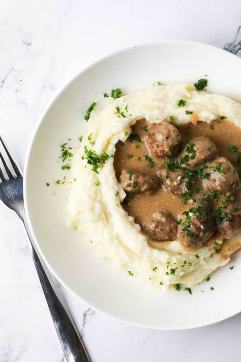 Baked Swedish Meatballs – Farmgirl Gourmet Baked Swedish Meatballs, Beef Stroganoff Easy, Meatball Ingredients, Homemade Hamburgers, Swedish Meatballs, Recipes Appetizers And Snacks, Quick Weeknight Dinners, Creamy Mashed Potatoes, Salad Side Dishes