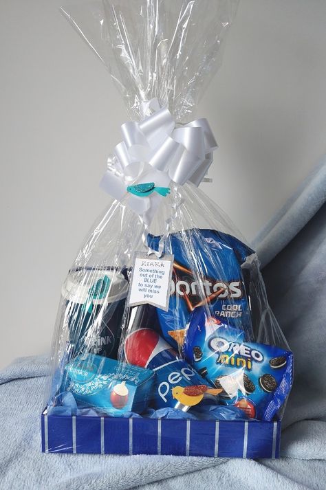 Blue Birthday Gift Basket, Blue Gift Basket, Burr Basket, Blue Basket, Hamper Ideas, Birthday Basket, Blue Baskets, Cute Couple Gifts, Birthday Gift Baskets