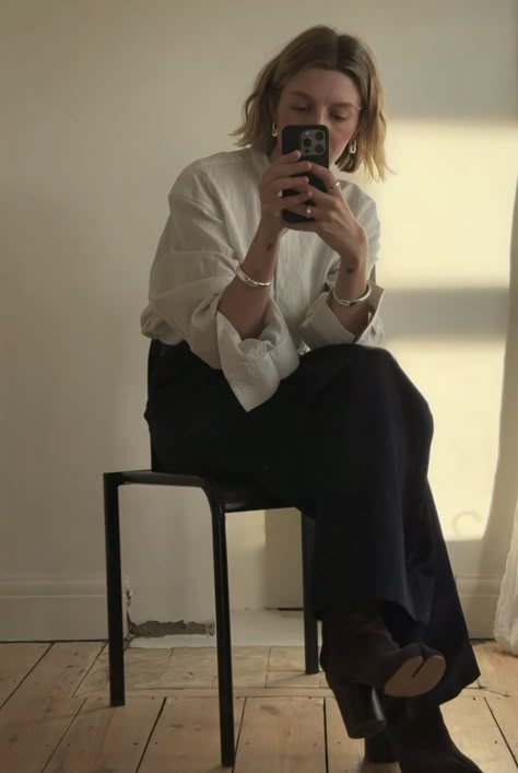 Minimalist Clothing Aesthetic, Italian Fashion Aesthetic, Brittany Bathgate Style, Brittany Bathgate, Neutral Wardrobe, Pretty Looks, Minimalist Clothing, Comfortable Chic, Writing Style