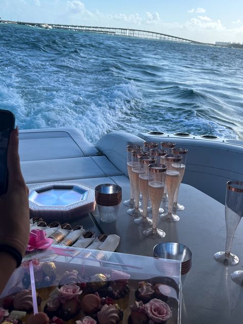 Champagne, rose gold, rose, pink, ocean, Miami, birthday, party Boat Party Aesthetic, Boat Birthday Party, Yacht Birthday, 22nd Bday, 20th Bday, 25th Bday, Birthday 21, 32nd Birthday, Dream Boat