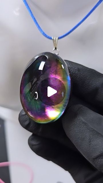 Deep Pour Resin Projects, Resin Ball Ideas, Resins Ideas, Resin Earings Ideas, Opal Resin, Resin Gemstone, Resin Necklace Pendant, Uv Resin Jewelry Ideas, Resin Necklace Ideas