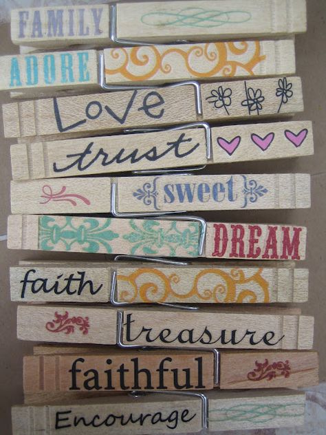 DIY Personalized clothes pins for a wedding, crafting, organization, giftwrapping, anything.  So cute! Clothes Pins Ideas, Decorated Clothes Pins, Crafting Organization, Painted Clothes Pins, Advent Bags, Clothespin Art, Lollipop Tree, Pin Crafts, Chip Clips