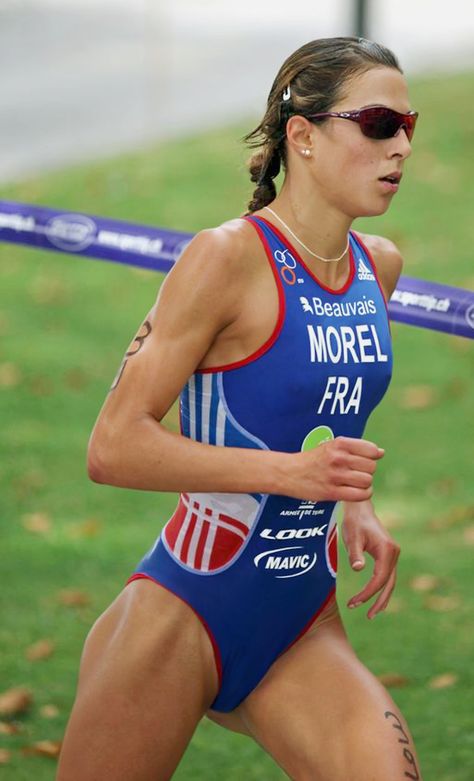 Charlotte Morel (born 16 January 1989) is a French professional triathlete, twelve times National Champion in various duathlon and triathlon categories (cadette, junior, espoir), e.g. National U23 Triathlon Champion of the years 2009, 2010, 2011, and 2012. Since 2006, Morel is a permanent member of the French National Team. Triathlete Women, Iron Man Triathlon, Runners Body, Triathlon Women, Ironman Triathlon, Fitness Motivation Pictures, Triathlon Training, Sporty Girls, Sport Motivation