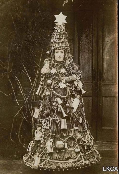 Merry Christmas? Crismas Tree, Christmas Tree Costume, Tree Costume, Christmas Tree Hat, Vintage Christmas Photos, Weird Vintage, Creepy Christmas, Holiday Costumes, Weird Holidays