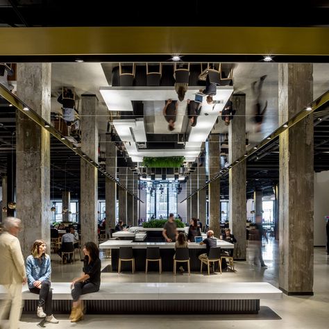 Manhattan studio A I has overhauled the entrance and lobby of the vast Chicago Merchandise Mart using mirrored surfaces and metallic details. Merchandise Mart Chicago, Tiered Seating, Mirror Ceiling, Hall Mirrors, Plank Ceiling, Classical Interior, Ceiling Texture, Beadboard Ceiling, Bar Scene