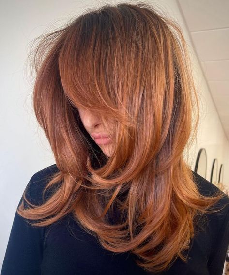 Caramel and Ginger Balayage for Cool-Tone Complexion Dark Brown Hair Ginger Highlights, Copper Brunette Balayage, Ginger Balayage On Brown Hair, Ginger Hair Ideas, Ginger Balayage, Ginger Brown Hair, Bright Copper Hair, Copper Balayage Brunette, Dark Ginger Hair