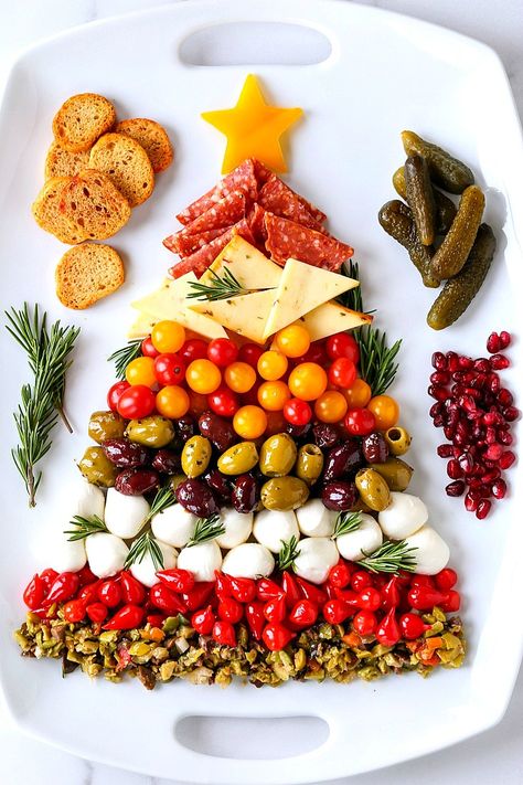 This Christmas Antipasto Platter is going to look beautiful on your holiday table! #antipasto #christmasrecipes #appetizers #easyappetizers #italianantipasto Christmas Antipasto Platter, Christmas Antipasto, Christmas Eve Appetizers, Antipasto Tray, Tree Appetizer, Italian Antipasto, Christmas Appetizer, Holiday Appetizers Easy, Holiday Appetizers Recipes