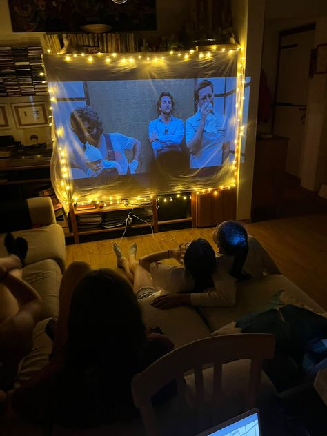 #movie #night #aesthetic #thehangover #sleepover Movie Sleepover, Movie Night Aesthetic, Friend Photoshoot, Night Aesthetic, Movie Night