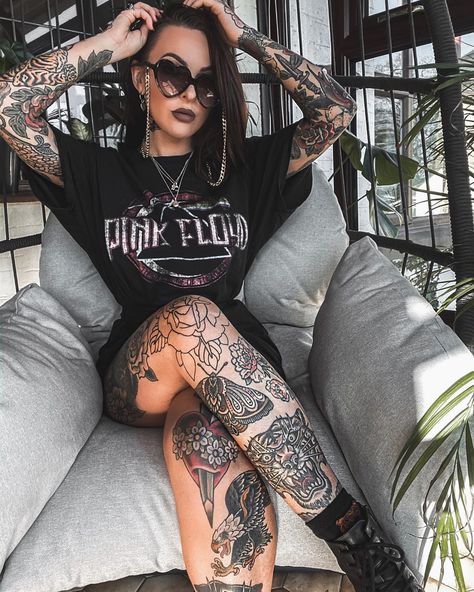 Darkside Tattoo, Heavily Tattooed, Big Moon, Alien Tattoo, Dark Side Of The Moon, Inked Babes, Tattoo Model, The Dark Side, Tattoo Ideas Design