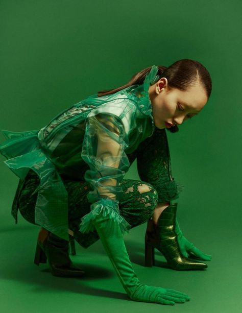 Green Fashion Editorial, Monochrome Photoshoot, Green Photoshoot, Green Monochromatic, Green Monochrome, Appropriation Art, Tulle Blouse, Shooting Studio, Vogue China