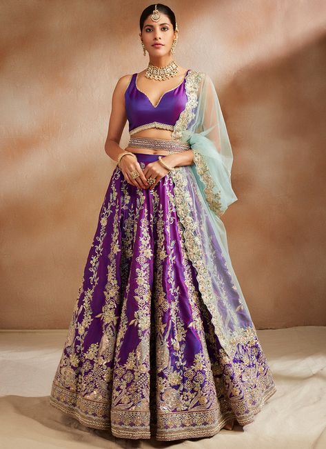 Purple Mehendi Outfit, Bridesmaids Lehenga, Debs Dresses, New Lehenga, Purple Lehenga, Lehenga Indian, Beautiful Lehenga, Mehendi Outfit, Bridesmaid Lehenga