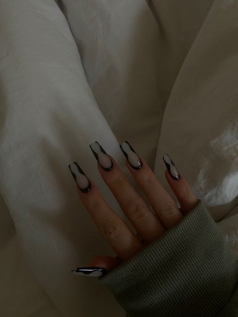 Black Euphoria Nails, Mugler Tattoo, Mugler Nails, Euphoria Inspired Nails, Maddy Nails, Maddy Euphoria Nails, Black Jelly Nails, Kylie Nails, Euphoria Nails