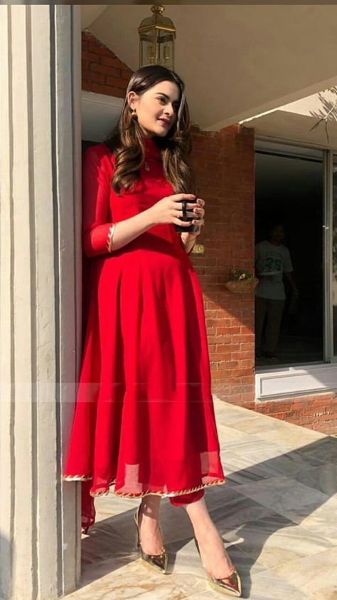 Beauty in red💋🔥 Red Anarkali Suits Simple, Red Frock Suit, Red Anarkali Suits, Red Dress Design, Red Frock, Red Colour Dress, Red Anarkali, Minal Khan, Anarkali Dress Pattern