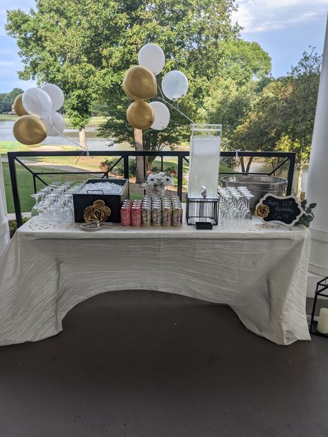 Drink Table For Party, Drink Station For Party, Drink Table Ideas Beverage Stations, Drink Station Ideas Party, Birthday Party Drink Station, Party Drink Station, Graduation Party Drinks, Beverage Station Party, Eid Ideas