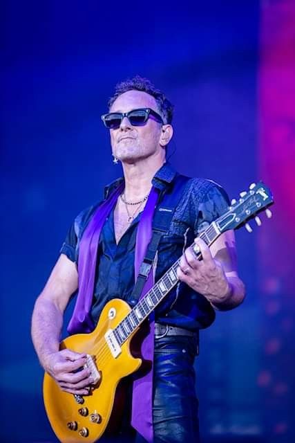 Vivian Campbell Def Leppard, Vivian Campbell, Def Leppard, Guitar, Music, Pins