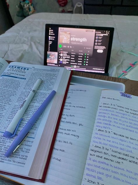 Spend Time With God Aesthetic, Spending Time With God Aesthetic, Time With God Aesthetic, How To Spend Time With God, Bible Recommendations, Study Bible Aesthetic, God Notes Bible Studies, Study Time Aesthetic, Cute Bible Study