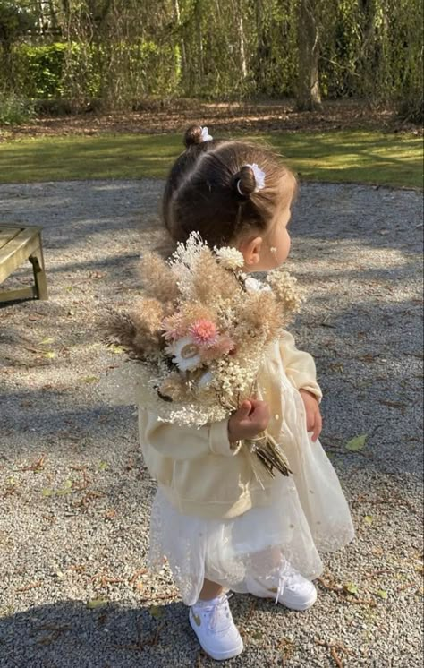 Family Vibes, Future Mommy, Baby Inspiration, Dream Family, Holding Flowers, Future Mom, Mommy Life