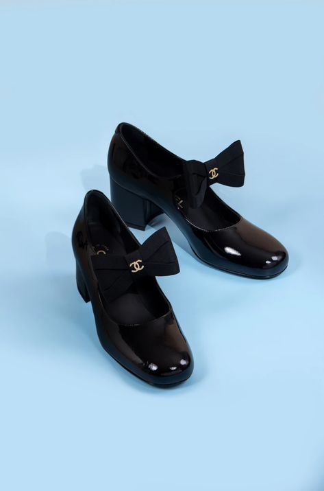 Chanel Black Bow Mary Janes | GALLERY Chanel Mary Jane Shoes, Chanel Mary Janes, Channel Shoes, Luxury Stuff, Chanel Heels, Hak Tinggi, Shoes For School, Fasion Outfits, Fancy Shoes