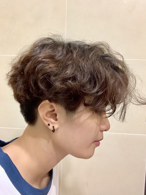 2 Block Haircut Men Curly, Asian Male Perm Hair, Mens Hair Perm Hairstyles, Korean Male Haircut Curly, Korean Perm Men Wavy Mullet, Asian Middle Part Hair Men Perm, Two Block Wavy Hair Men, Wavy 2 Block Haircut, Flow Perm Men