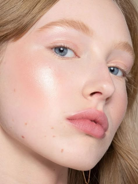 Alissa Salls, Fair Skin Makeup, Liquid Light, Natural Beauty Makeup, No Makeup Makeup, Dewy Makeup, Soft Makeup, Dewy Skin, Pink Makeup