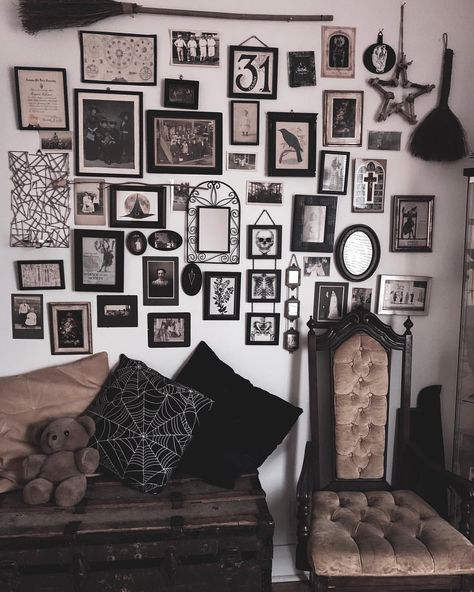 Living Room Goth, Goth Theme, Halloween Living Room Decor, Halloween Living Room, Gothic Room, Picture Board, Primitive Homes, Dark Home Decor, Creative Bedroom