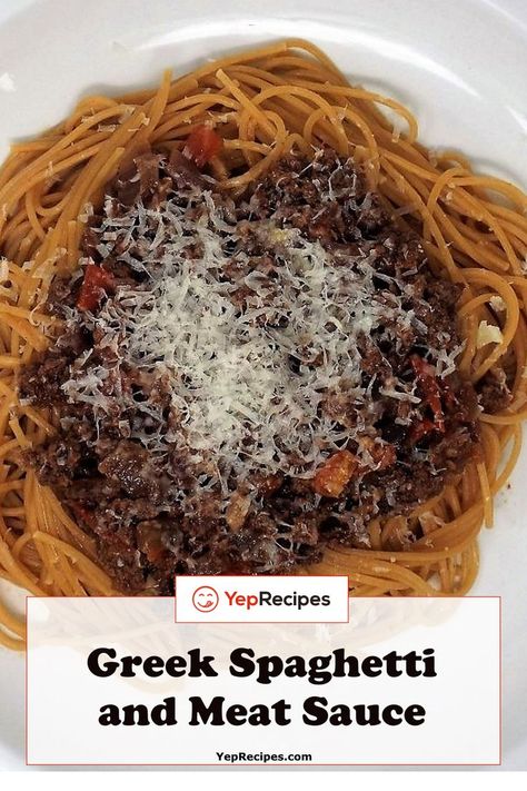 Makaronia me Kima (Greek Spaghetti and Meat Sauce) Greek Chili Recipes, Greek Spaghetti Sauce, Greek Chili, Greek Hot Dog Sauce Recipe, Greek Spaghetti, Spaghetti And Meat Sauce, Cincinnati Style Chili, Hot Dog Sauce Recipe, Hot Dog Sauce